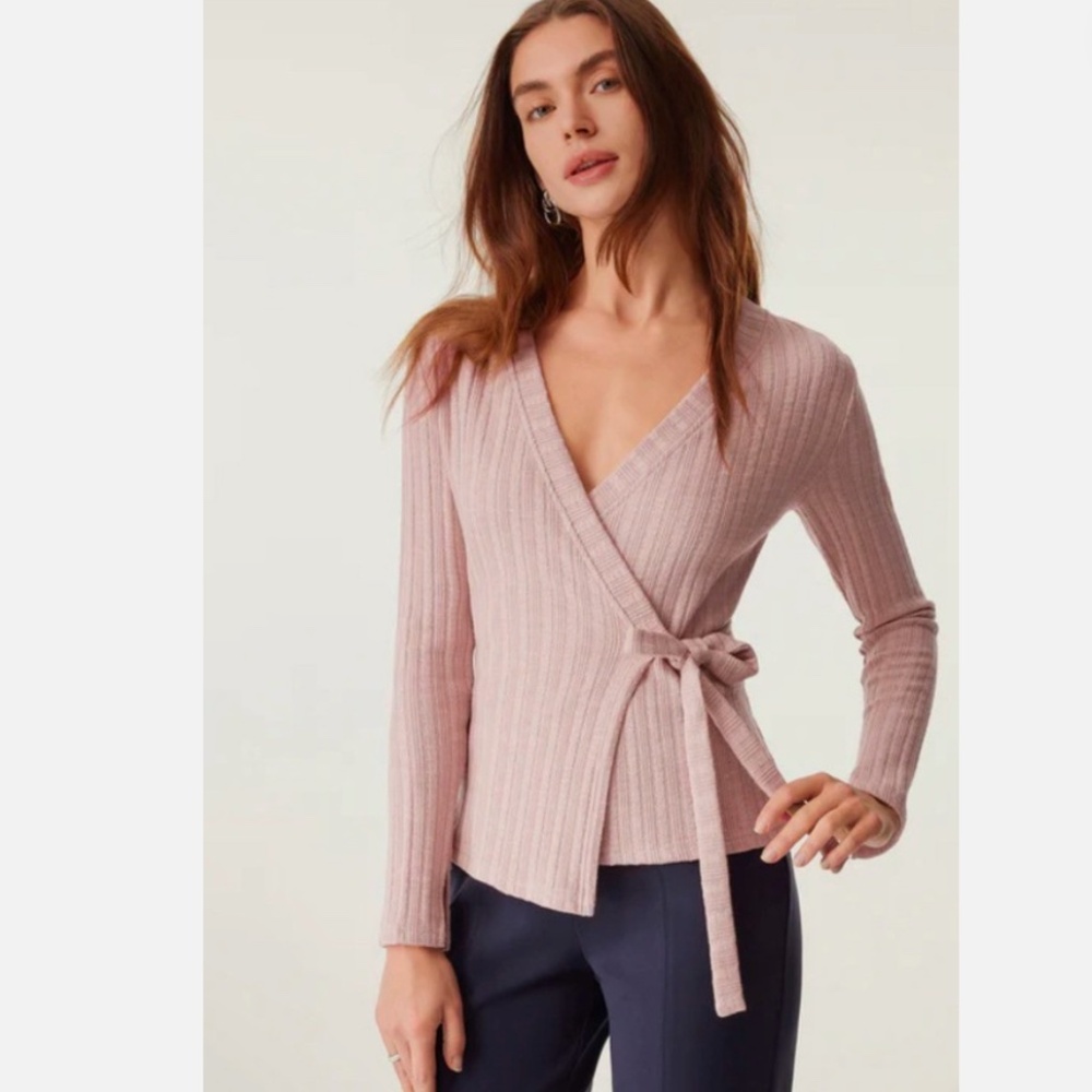 NWT OGL Move WOMEN’S Jacquard Wrap Tie Top Light pink Size L